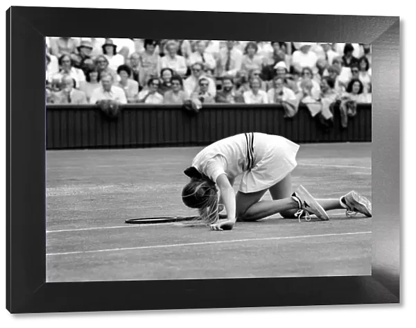 Wimbledon 1980. 7th day. Wade vs. Jaeger on the Centre court today. June 1980 80-3384-039