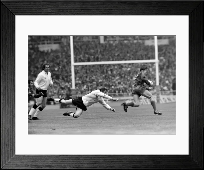 Framed Print : Rugby League Chalenge Cup Final at Wembley Stadium Warrington v Widnes Action Framed Print : Rugby League Chalenge Cup Final at Wembley Stadium Warrington v Widnes Action