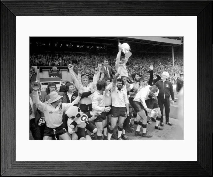 Framed Print : Rugby League Chalenge Cup Final at Wembley Stadium Warrington v Widnes Framed Print : Rugby League Chalenge Cup Final at Wembley Stadium Warrington v Widnes
