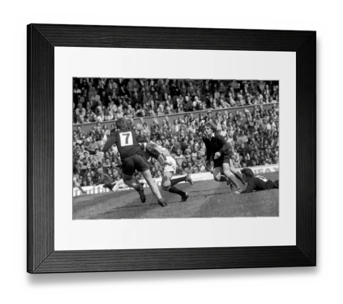 Framed Print : Rugby Union Middlesex Sevens tournament at Twickenham Saracens v Harlequins May