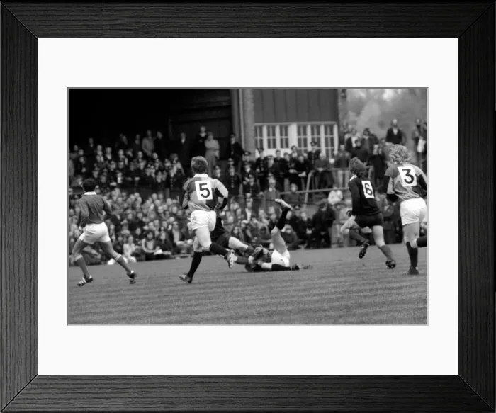 Framed Print : Rugby Union Middlesex Sevens tournament at Twickenham Saracens v Harlequins May