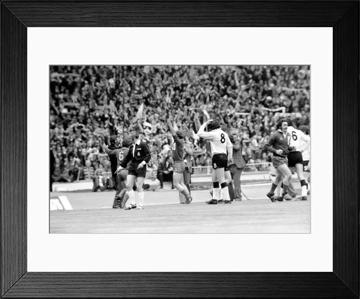 Framed Print : Rugby League Chalenge Cup Final at Wembley Stadium Warrington v Widnes Action Framed Print : Rugby League Chalenge Cup Final at Wembley Stadium Warrington v Widnes Action