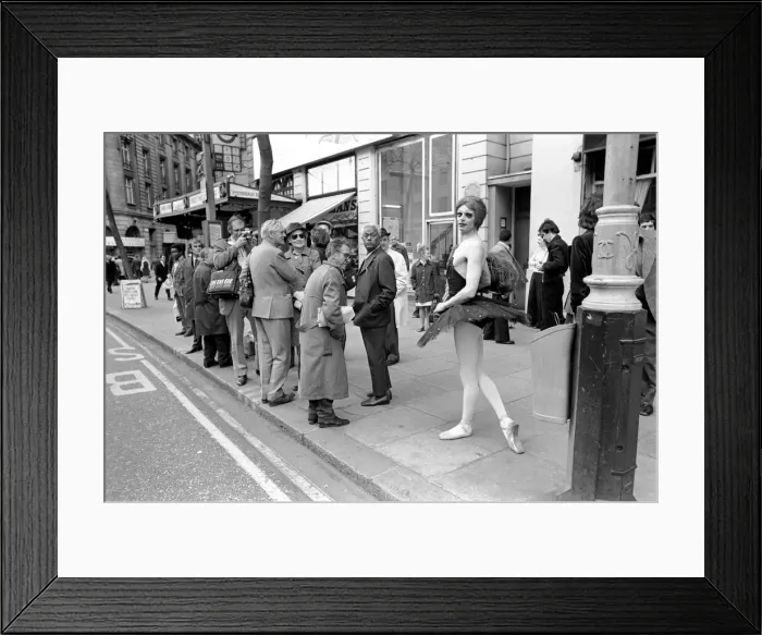 Framed Print : Ballet dancer Svetlana Kamargo wearing an unusual outfit in the streets of London
