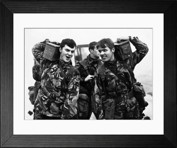 Framed Print : Army: Royal fuesler loading up at Raf Brize Norton before flying off to Border Framed Print : Army: Royal fuesler loading up at Raf Brize Norton before flying off to Border