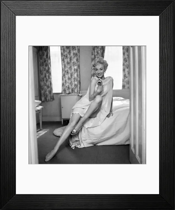Framed Print : Actress Carole Lesley. 1964 E286-001 Framed Print : Actress Carole Lesley. 1964 E286-001