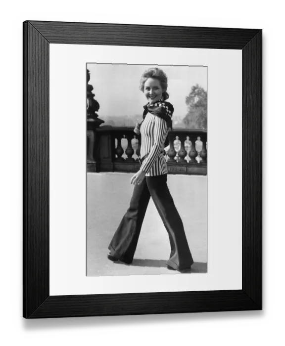 Framed Print : Lulu October 1972 P035535 Framed Print : Lulu October 1972 P035535