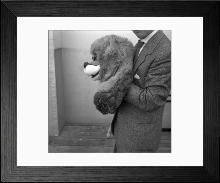 Framed Print : Terry Hall with Lennie the Lion. 1954 A401-007 Framed Print : Terry Hall with Lennie the Lion. 1954 A401-007