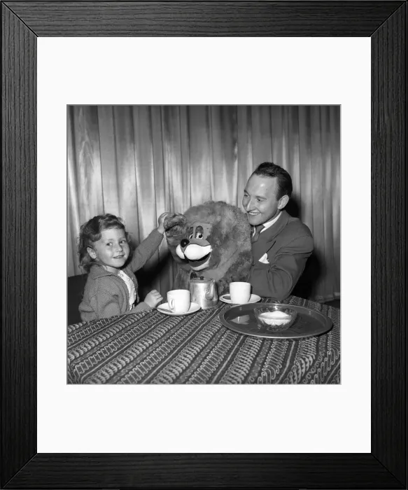 Framed Print : Terry Hall with Lennie the Lion. 1954 A401-005 Framed Print : Terry Hall with Lennie the Lion. 1954 A401-005