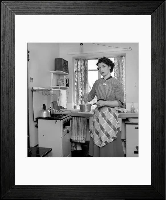 Framed Print : 1950s Housewife: Housework: The role of the housewife in 1954 was to prepare Framed Print : 1950s Housewife: Housework: The role of the housewife in 1954 was to prepare