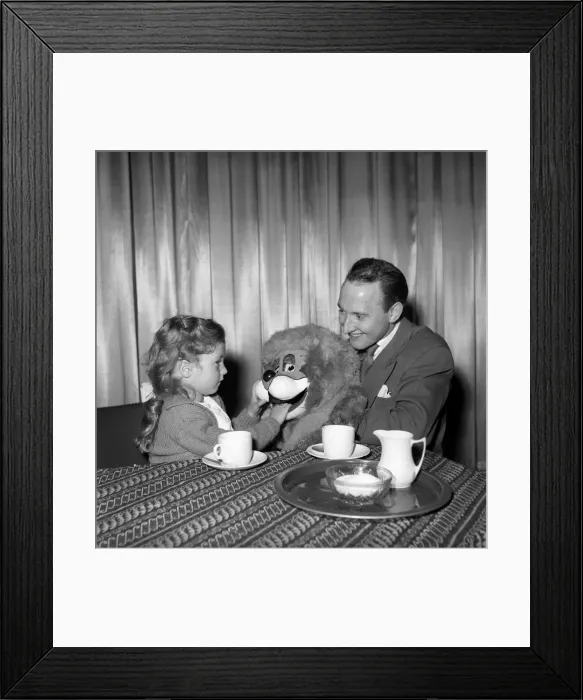 Framed Print : Terry Hall with Lennie the Lion. 1954 A401-004 Framed Print : Terry Hall with Lennie the Lion. 1954 A401-004