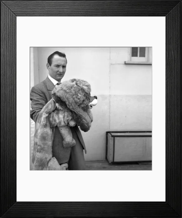 Framed Print : Terry Hall with Lennie the Lion. 1954 A401-002 Framed Print : Terry Hall with Lennie the Lion. 1954 A401-002