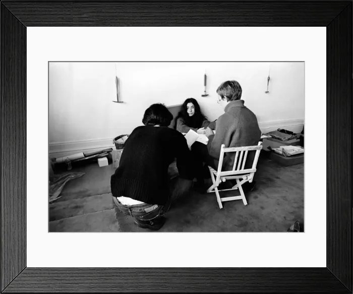 Framed Print : Japanese artist and singer Yoko Ono. 1967 A1313-005