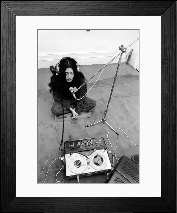 Framed Print : Japanese artist and singer Yoko Ono. 1967 A1313-014