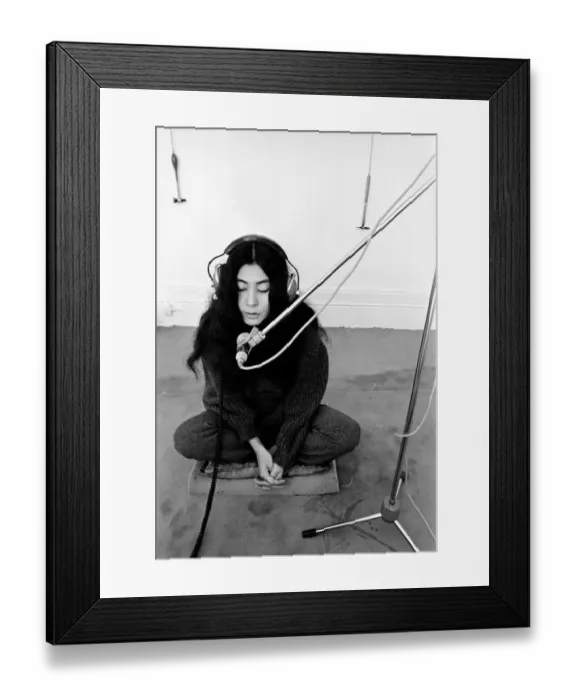 Framed Print : Japanese artist and singer Yoko Ono. 1967 A1313-020