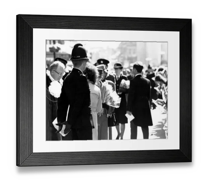Framed Print : Queen Elizabeth II and Prince Philip visit Newcastle to distribute the Royal Maundy Money