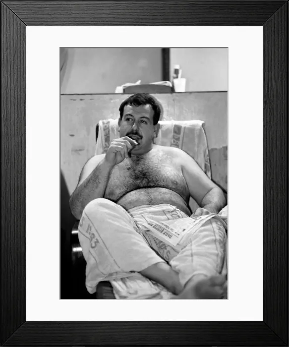 Framed Print : Scenes from the mens Turkish baths at Poplar in Londons East End