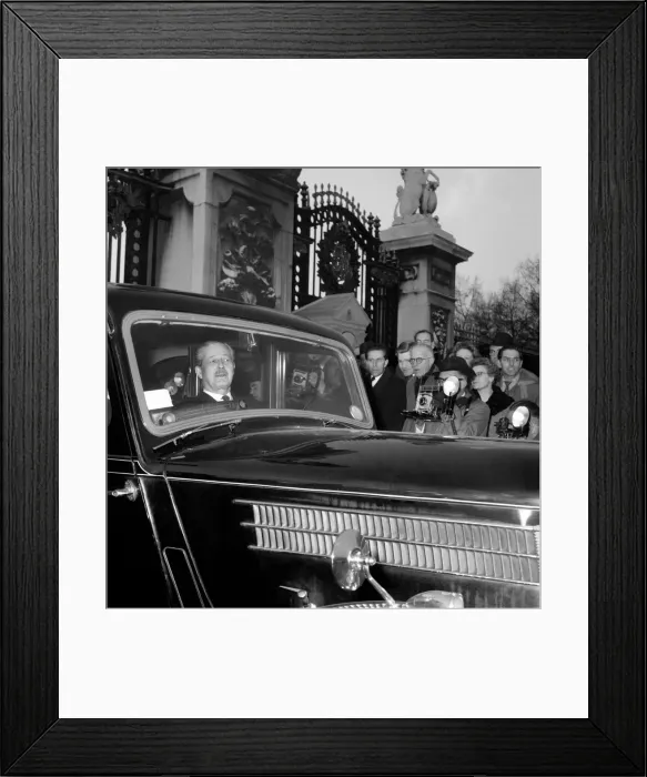 Framed Print : Mr. Harold MacMillan seen here leaving Buckingham Palace after seeing the Queen Framed Print : Mr. Harold MacMillan seen here leaving Buckingham Palace after seeing the Queen
