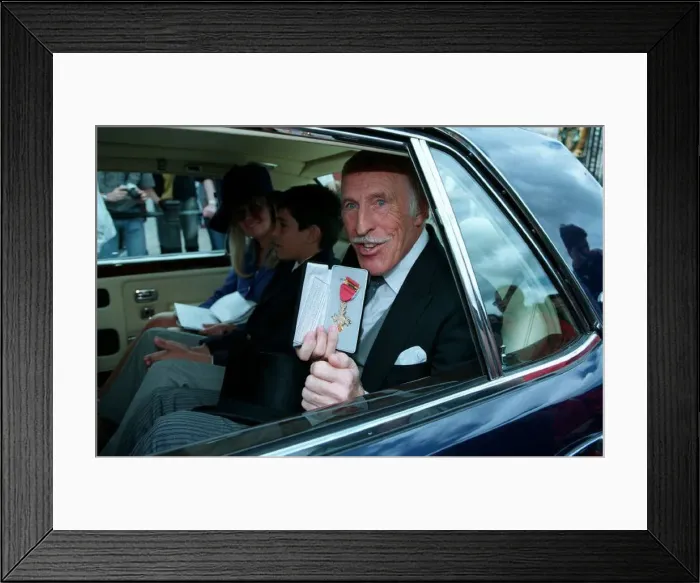  : Bruce Forsyth Comedian  /  TV Presenter, July 1998. Leaving Buckingham Palace