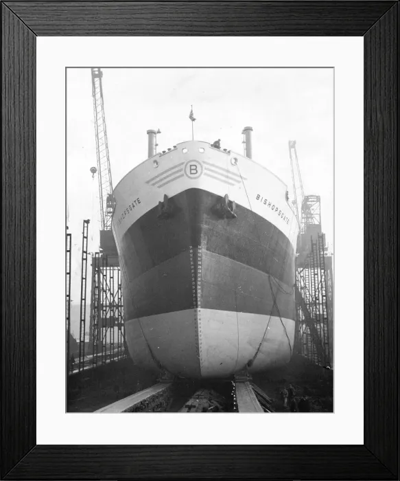 Framed Print : 18, 000-ton Ship Bishopsgate is launched from Sir James Laing