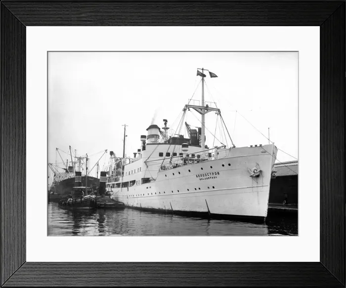 Framed Print : Russian steamer Beloostrov was arrested in the Pool of London just before she was due to Framed Print : Russian steamer Beloostrov was arrested in the Pool of London just before she was due to