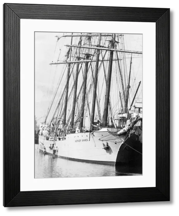 Framed Print : The German five-masted barque sailing ship Werner Vinnen arrived at Tyne Dock with a Framed Print : The German five-masted barque sailing ship Werner Vinnen arrived at Tyne Dock with a