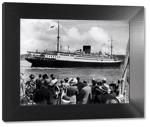 10 college girls from Texas arrive at Plymouth on the S.s de Grasse. 18th July 1949