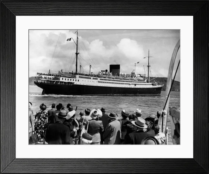 Framed Print : 10 college girls from Texas arrive at Plymouth on the S.s de Grasse. 18th July 1949 Framed Print : 10 college girls from Texas arrive at Plymouth on the S.s de Grasse. 18th July 1949