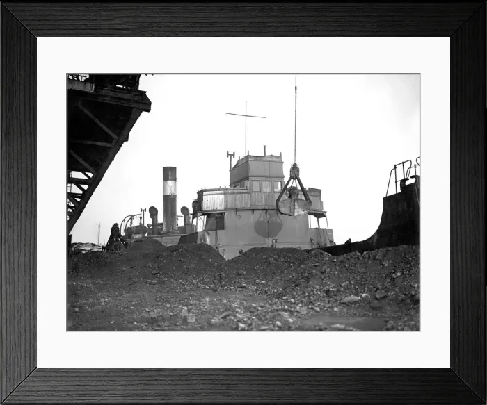 Framed Print : The Collier SS Petworth unloading her cargo of coal at Shoreham gasworks Framed Print : The Collier SS Petworth unloading her cargo of coal at Shoreham gasworks