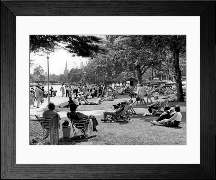 Framed Print : Visitors relaxing by the river Avon at Stratford-upon-Avon. 31st May 1978