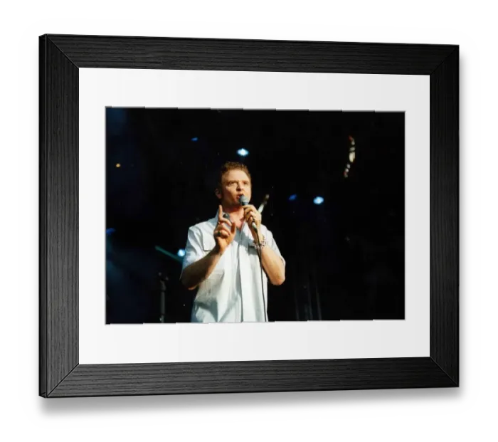 Framed Print : Mick Hucknall of Simply Red at Cardiff Castle - 26th July 1999 - Western Mail