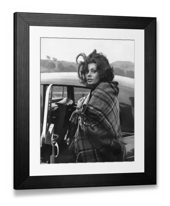Framed Print : Italian actress Sophia Loren pictured arriving at Crumlin yesterday where she filmed