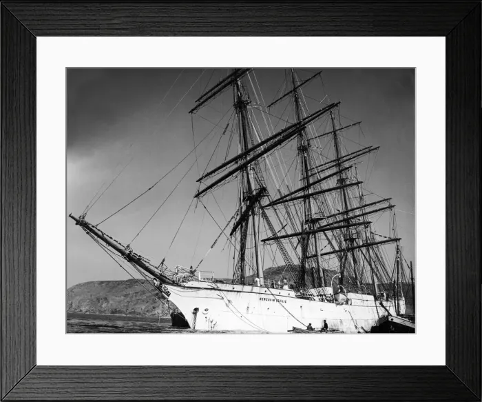 Framed Print : Herzogin Cecilie stuck on the rocks at Bolt Head, Salcombe, Devon. 13th June 1936 Framed Print : Herzogin Cecilie stuck on the rocks at Bolt Head, Salcombe, Devon. 13th June 1936