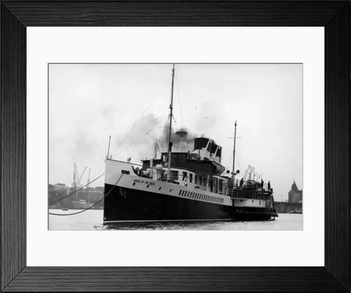 Framed Print : Thames paddle steamer Queen of the South goes back into service Framed Print : Thames paddle steamer Queen of the South goes back into service