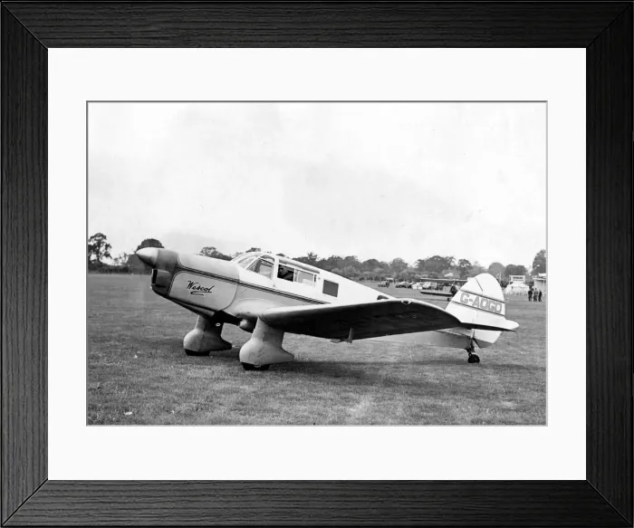 Framed Print : Mr. E. Crabtree arrives at Baginton Aerodrome, Coventry Framed Print : Mr. E. Crabtree arrives at Baginton Aerodrome, Coventry