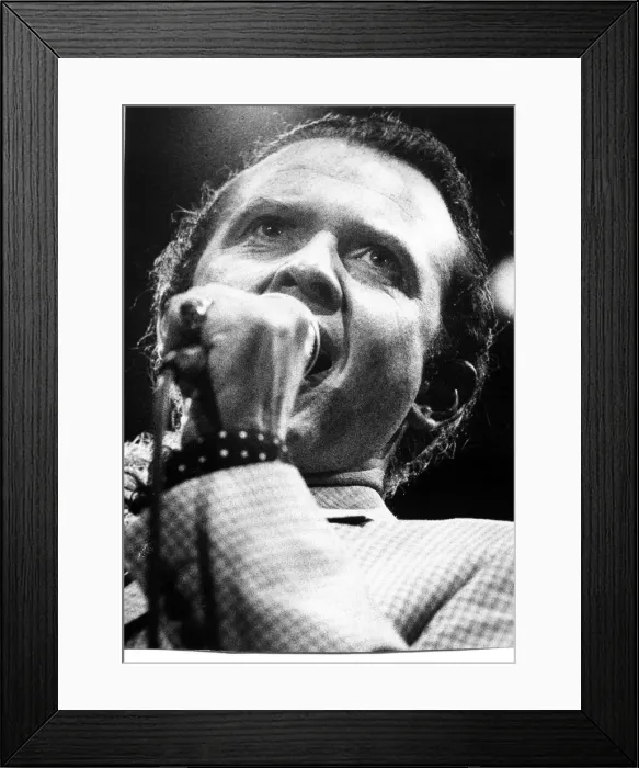 Framed Print : Simply Red singer Mick Hucknell in concert at the NEC, Birmingham Framed Print : Simply Red singer Mick Hucknell in concert at the NEC, Birmingham