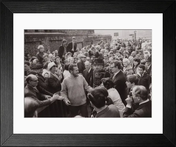 Framed Print : Robin Knox Johnston cheered by a large crowds as he arrives at London