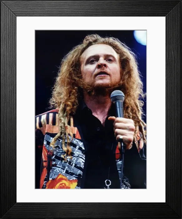 Framed Print : Simply Red singer Mick Hucknell in concert at the NEC, Birmingham Framed Print : Simply Red singer Mick Hucknell in concert at the NEC, Birmingham