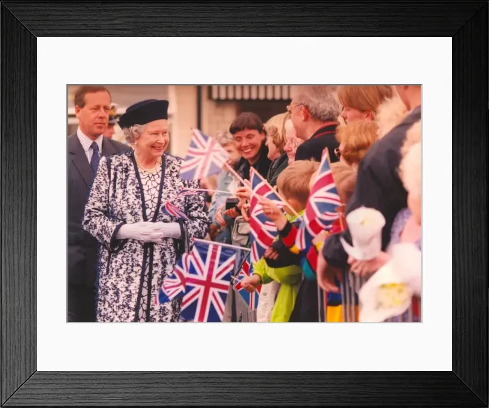 Framed Print : Queen Elizabeth II visits the Open Door Community Learning Centre in Prudhoe -