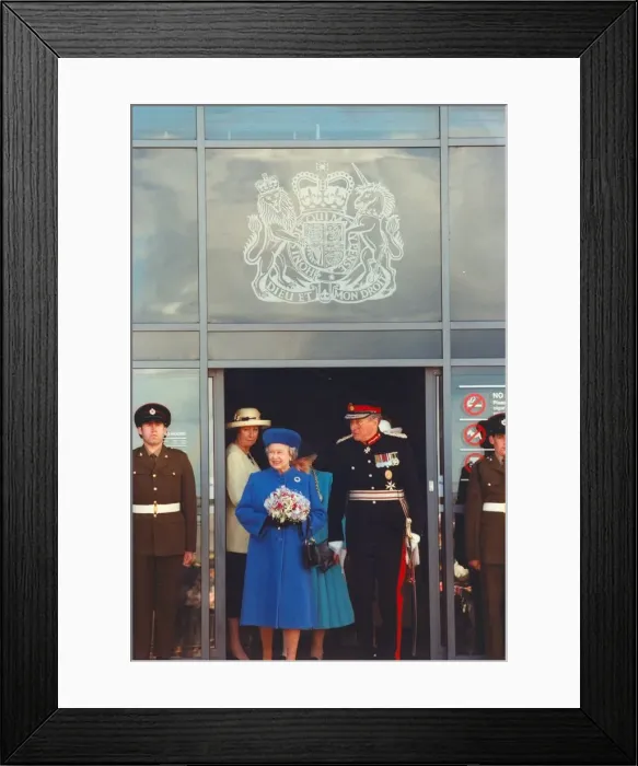 Framed Print : Queen Elizabeth II officially opens the new magistrates courts in Millbank