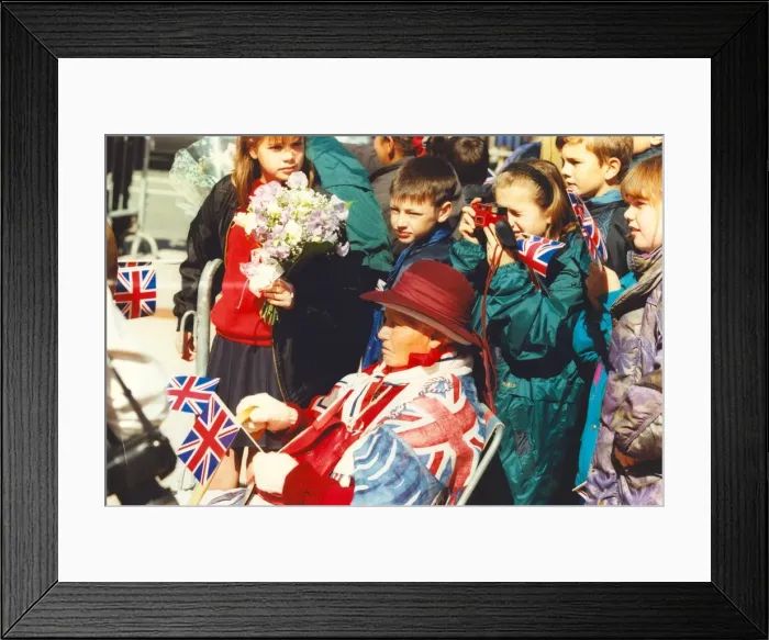 Framed Print : Queen Elizabeth II officially opens the new magistrates courts in Millbank Framed Print : Queen Elizabeth II officially opens the new magistrates courts in Millbank