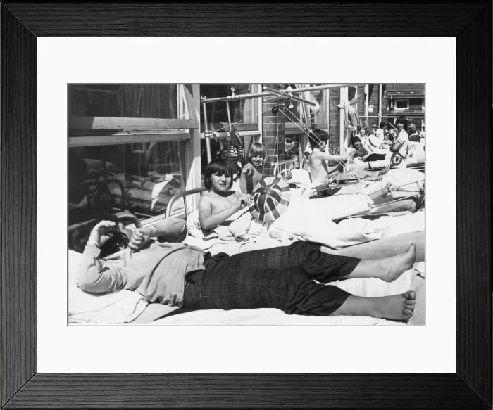 Framed Print : Queen Elizabeth II - North East Leg of The Jubilee Tour 1977 to celebrate the Silver Framed Print : Queen Elizabeth II - North East Leg of The Jubilee Tour 1977 to celebrate the Silver