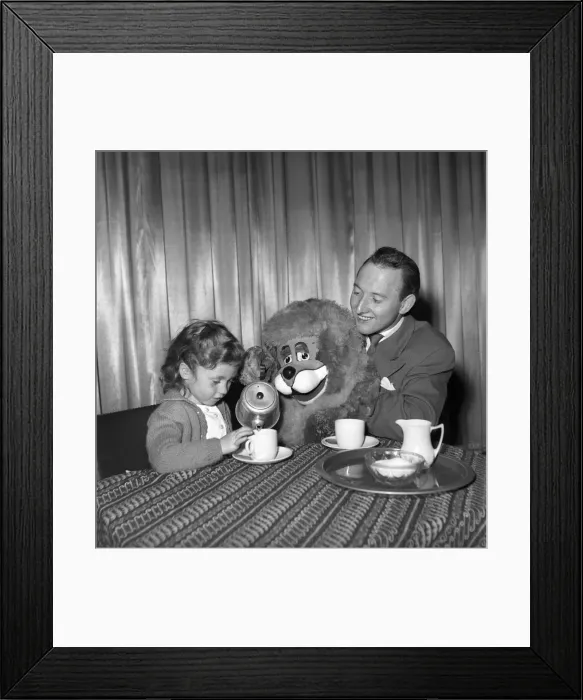 Framed Print : Terry Hall with Lennie the Lion. 1954 A401-008 Framed Print : Terry Hall with Lennie the Lion. 1954 A401-008