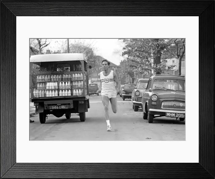 Framed Print : Sport: Athletics: Ron Jone 100 metre sprinter for England and his Club the Enfield Framed Print : Sport: Athletics: Ron Jone 100 metre sprinter for England and his Club the Enfield