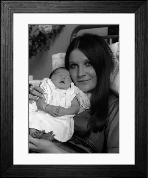 Framed Print : Sandie Shaw pop singer with her new baby daughter Grace at the Lewisham hospital where