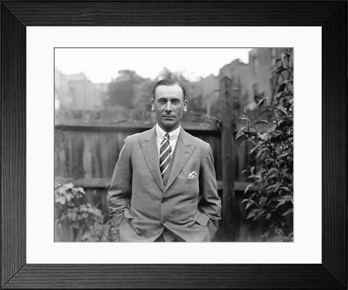 Framed Print : England and MCC Cricketer Jack Hobbs. August 1925 Framed Print : England and MCC Cricketer Jack Hobbs. August 1925