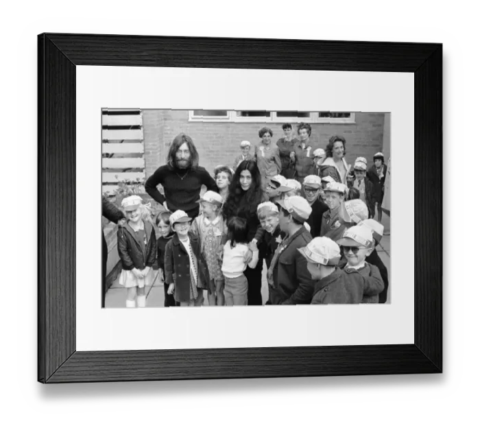 Framed Print : John Lennon and Yoko Ono greeting fans near their home in Surrey before a trip up to