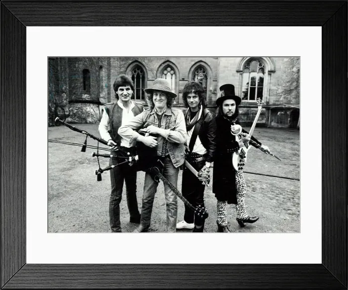 Framed Print : Glam Rock group Slade posing for photographs at Eastnor Castle, near Ledbury Framed Print : Glam Rock group Slade posing for photographs at Eastnor Castle, near Ledbury