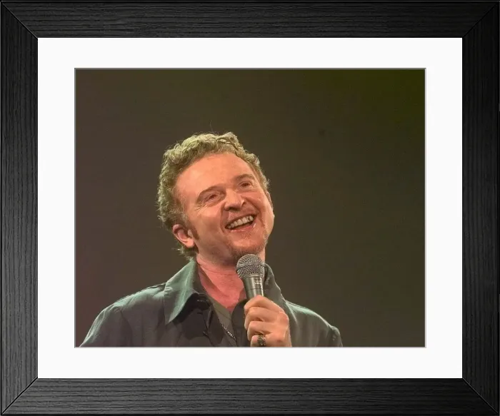 Framed Print : Mick Hucknall of Simply Red performing at Warwick Castle. August 1999 Framed Print : Mick Hucknall of Simply Red performing at Warwick Castle. August 1999