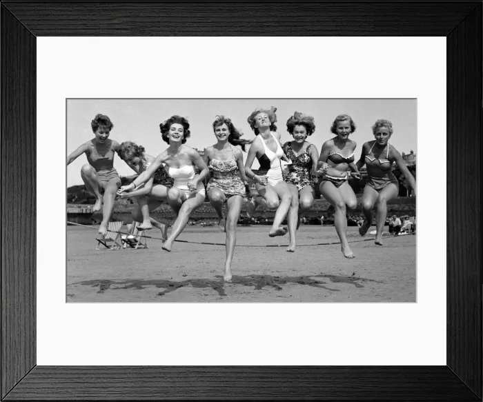 Framed Print : Monroe competition at Newquay. Women taking part in a marilyn monroe look alike Framed Print : Monroe competition at Newquay. Women taking part in a marilyn monroe look alike