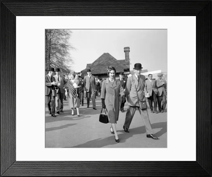 Framed Print : The Queen Racing at Sandown Park, walking down to the paddock. 17th March 1961